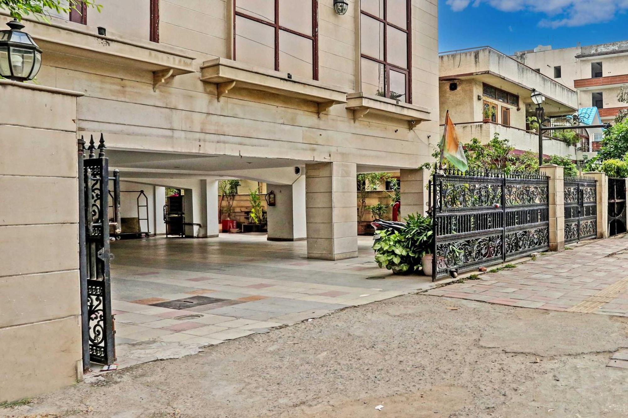 Townhouse The Royce New Friends Colony Hotel New Delhi Buitenkant foto