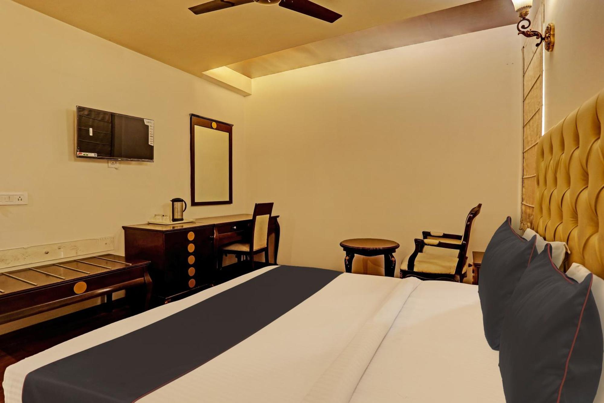 Townhouse The Royce New Friends Colony Hotel New Delhi Buitenkant foto