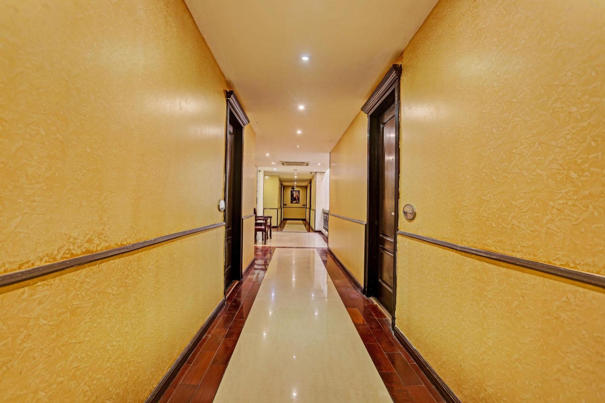 Townhouse The Royce New Friends Colony Hotel New Delhi Buitenkant foto