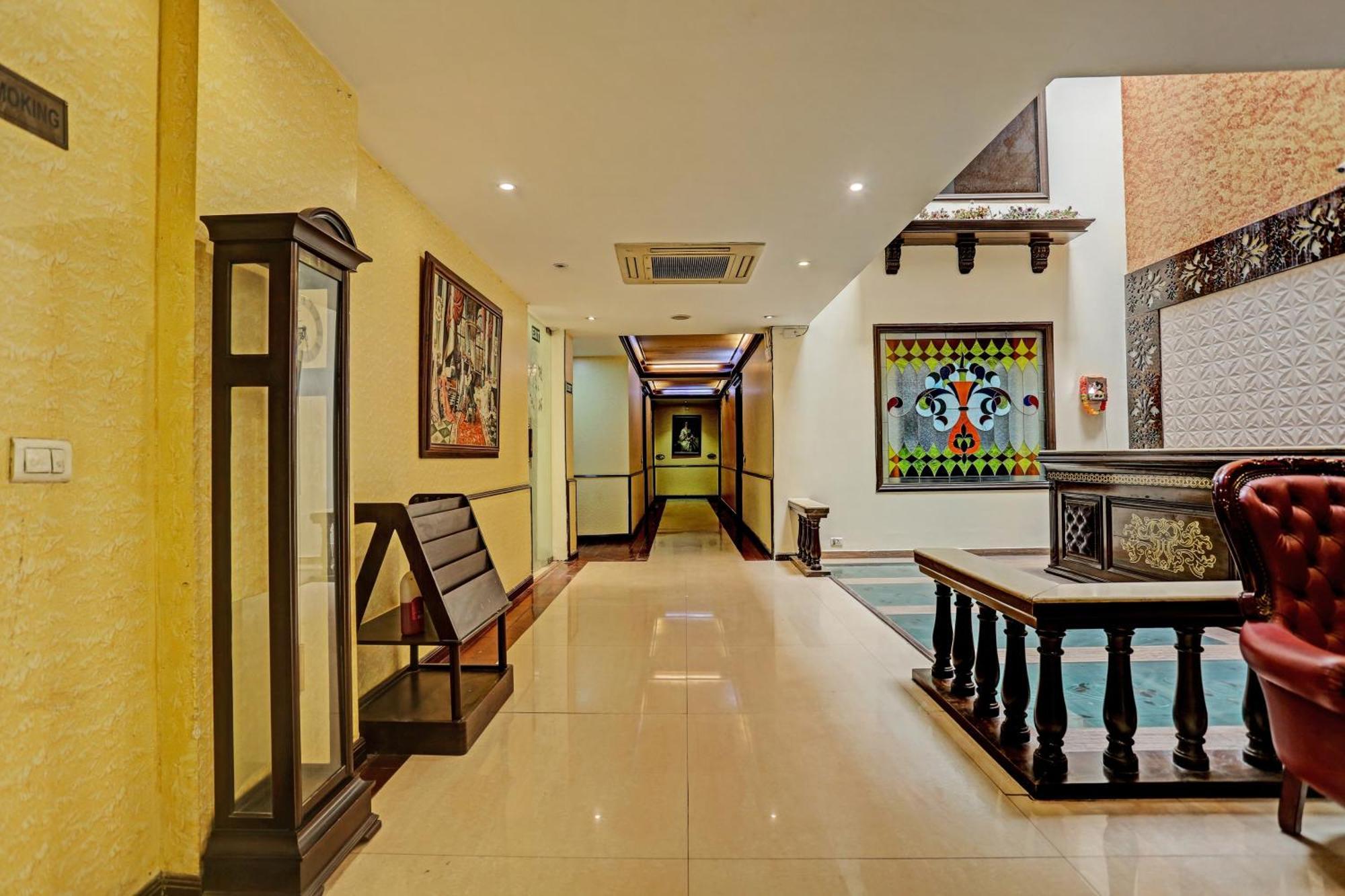 Townhouse The Royce New Friends Colony Hotel New Delhi Buitenkant foto