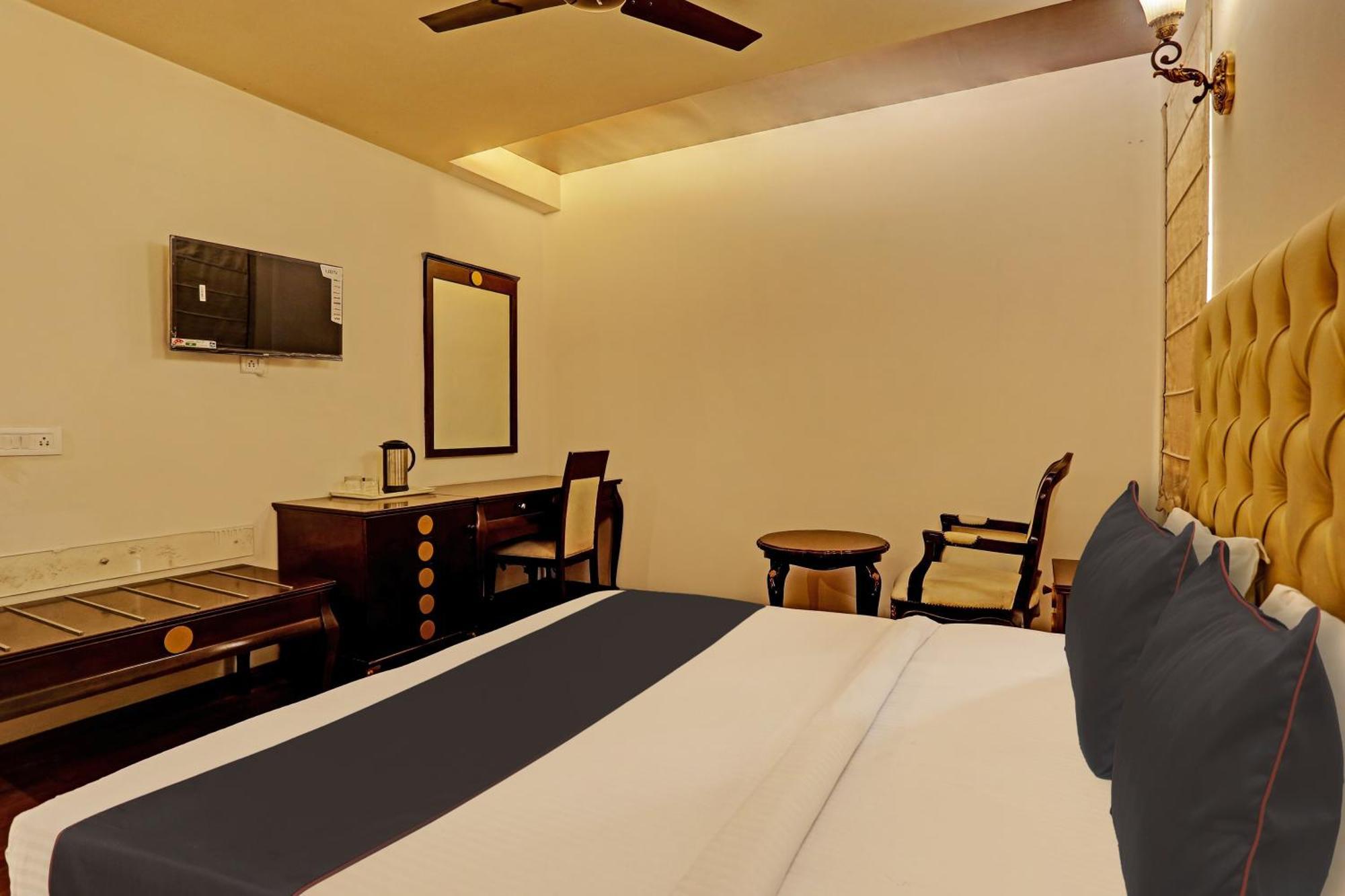 Townhouse The Royce New Friends Colony Hotel New Delhi Buitenkant foto